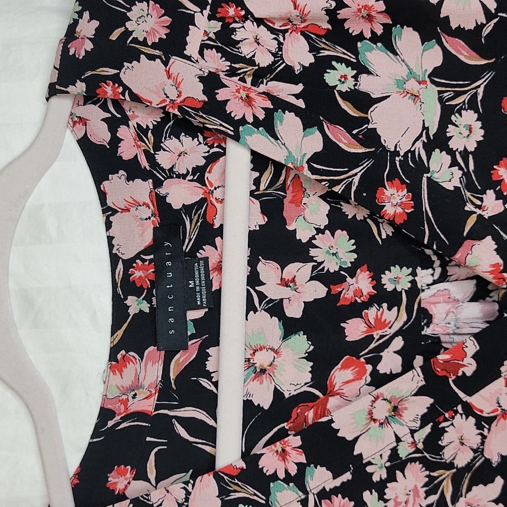 Sanctuary Floral Short Sleeve Button Up Top. Size Medium. Black background. - Picture 3 of 4